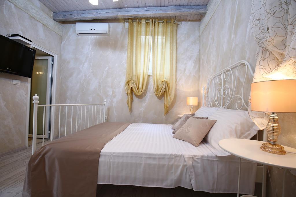 Luxury Lidija Rooms Split Exterior photo